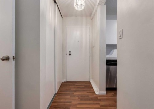 607-8948 Elbow Drive Sw, Calgary, AB - Indoor Photo Showing Other Room