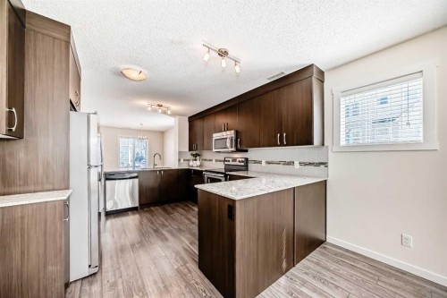 204 Auburn Bay Circle Se, Calgary, AB - Indoor Photo Showing Kitchen