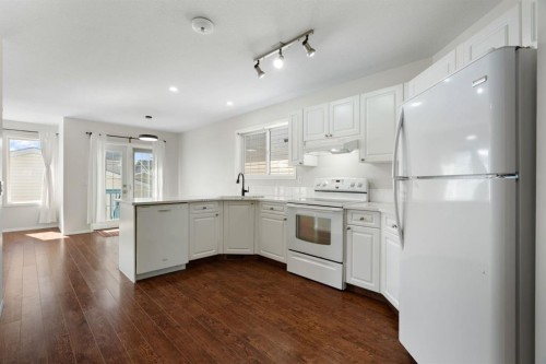 95 Coventry Road Ne, Calgary, AB - Indoor Photo Showing Kitchen