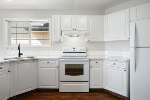 95 Coventry Road Ne, Calgary, AB - Indoor Photo Showing Kitchen