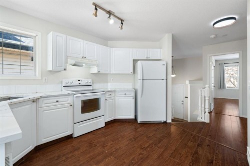 95 Coventry Road Ne, Calgary, AB - Indoor Photo Showing Kitchen
