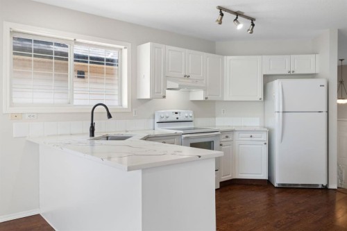 95 Coventry Road Ne, Calgary, AB - Indoor Photo Showing Kitchen