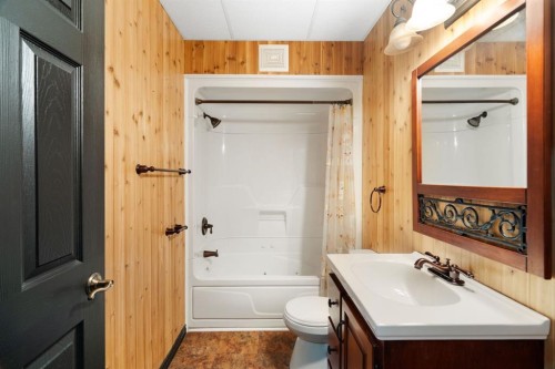 95 Coventry Road Ne, Calgary, AB - Indoor Photo Showing Bathroom