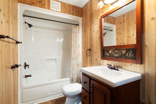 95 Coventry Road Ne, Calgary, AB - Indoor Photo Showing Bathroom