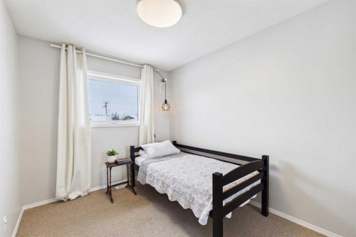 6 Green Meadow Crescent, Strathmore, AB - Indoor Photo Showing Bedroom