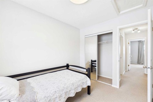 6 Green Meadow Crescent, Strathmore, AB - Indoor Photo Showing Bedroom