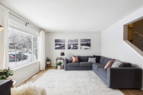 6 Green Meadow Crescent, Strathmore, AB - Indoor Photo Showing Living Room