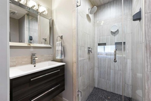 11 Strathmore Lakes Crescent, Strathmore, AB - Indoor Photo Showing Bathroom