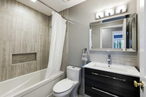 11 Strathmore Lakes Crescent, Strathmore, AB - Indoor Photo Showing Bathroom