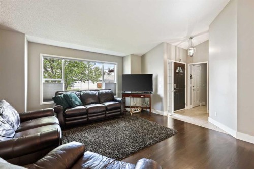 11 Strathmore Lakes Crescent, Strathmore, AB - Indoor Photo Showing Living Room