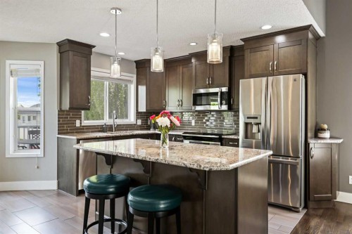11 Strathmore Lakes Crescent, Strathmore, AB - Indoor Photo Showing Kitchen With Upgraded Kitchen