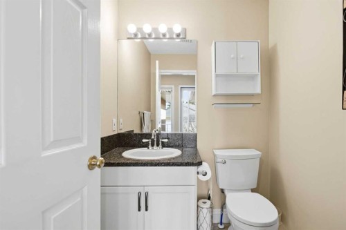 55 Cedarview Mews Sw, Calgary, AB - Indoor Photo Showing Bathroom