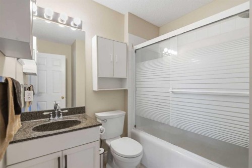 55 Cedarview Mews Sw, Calgary, AB - Indoor Photo Showing Bathroom