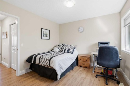 55 Cedarview Mews Sw, Calgary, AB - Indoor Photo Showing Bedroom