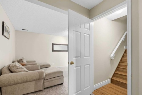 55 Cedarview Mews Sw, Calgary, AB - Indoor Photo Showing Other Room