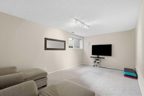 55 Cedarview Mews Sw, Calgary, AB - Indoor