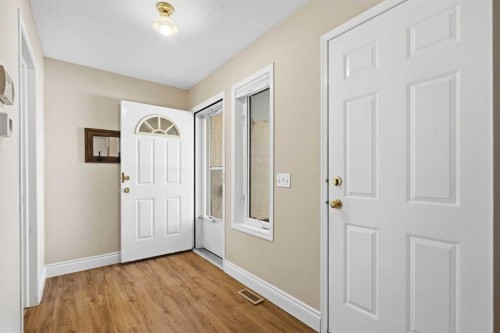 55 Cedarview Mews Sw, Calgary, AB - Indoor Photo Showing Other Room