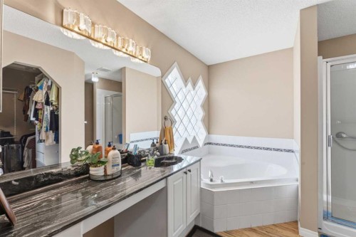 21 Panamount Crescent Nw, Calgary, AB - Indoor Photo Showing Bathroom