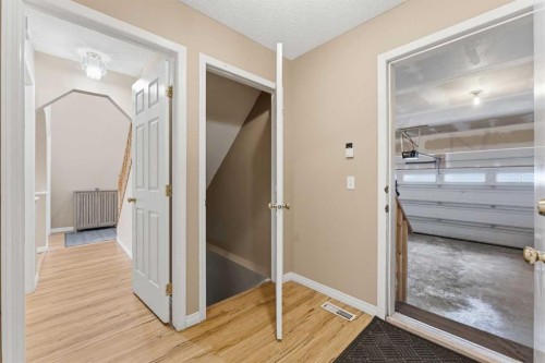 21 Panamount Crescent Nw, Calgary, AB - Indoor Photo Showing Garage