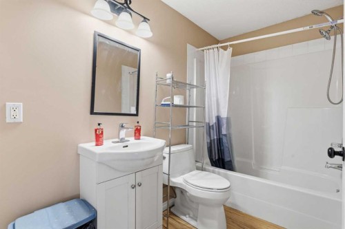 21 Panamount Crescent Nw, Calgary, AB - Indoor Photo Showing Bathroom
