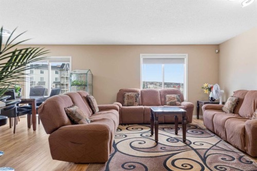 21 Panamount Crescent Nw, Calgary, AB - Indoor Photo Showing Living Room