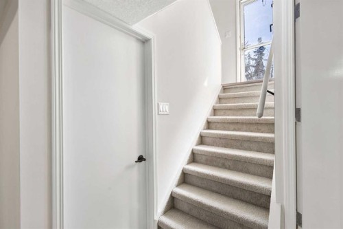 811 Seattle Drive Sw, Calgary, AB 