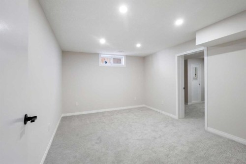 811 Seattle Drive Sw, Calgary, AB 