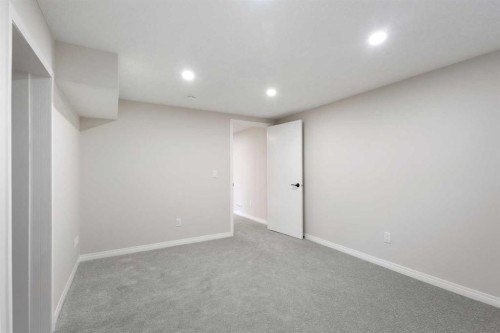 811 Seattle Drive Sw, Calgary, AB 