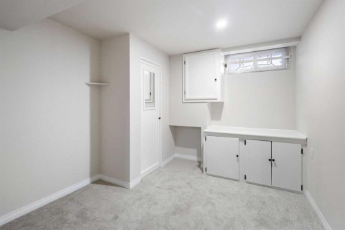 811 Seattle Drive Sw, Calgary, AB 