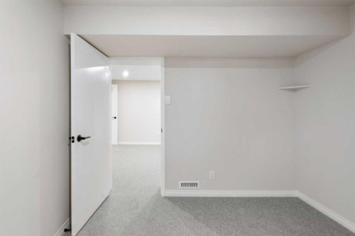 811 Seattle Drive Sw, Calgary, AB 