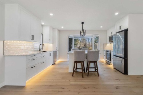 811 Seattle Drive Sw, Calgary, AB 