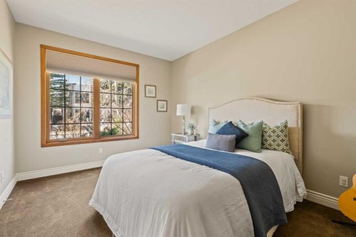 3924 15A Street Sw, Calgary, AB - Indoor Photo Showing Bedroom