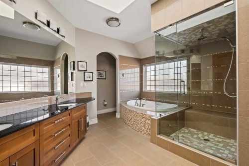 3924 15A Street Sw, Calgary, AB - Indoor Photo Showing Bathroom