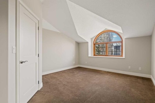 3924 15A Street Sw, Calgary, AB - Indoor Photo Showing Other Room