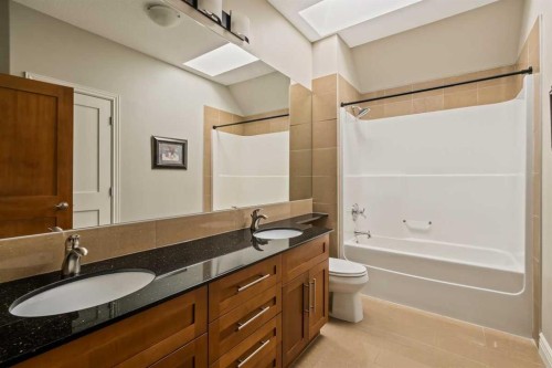 3924 15A Street Sw, Calgary, AB - Indoor Photo Showing Bathroom