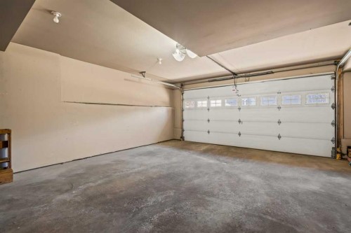 3924 15A Street Sw, Calgary, AB - Indoor Photo Showing Garage