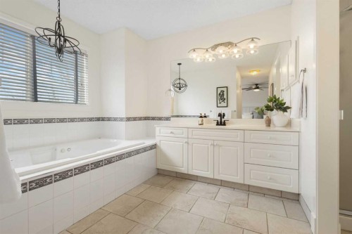 66 Inverness Close Se, Calgary, AB - Indoor Photo Showing Bathroom