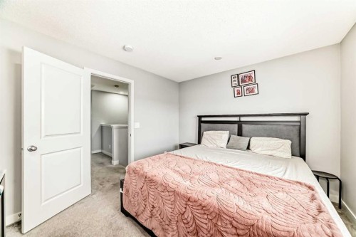 33 Savanna Manor Ne, Calgary, AB - Indoor Photo Showing Bedroom
