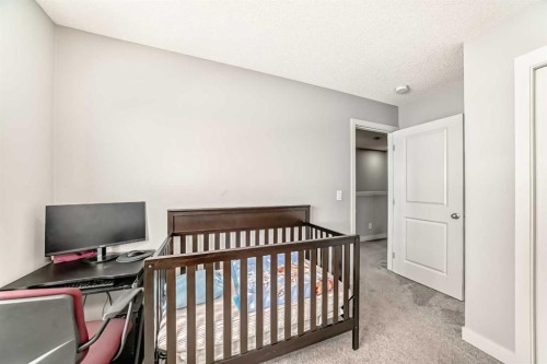 33 Savanna Manor Ne, Calgary, AB - Indoor Photo Showing Bedroom