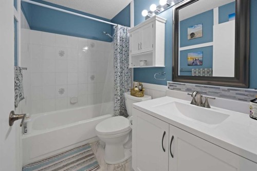 147 Harvest Oak Crescent Ne, Calgary, AB - Indoor Photo Showing Bathroom