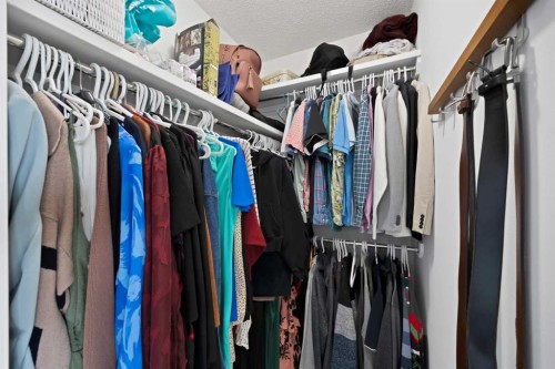 147 Harvest Oak Crescent Ne, Calgary, AB - Indoor With Storage