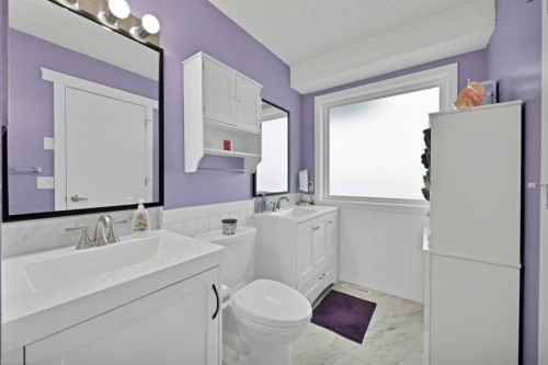 147 Harvest Oak Crescent Ne, Calgary, AB - Indoor Photo Showing Bathroom