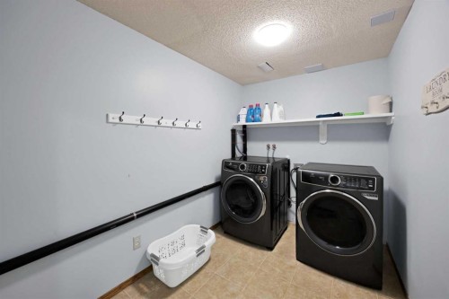 147 Harvest Oak Crescent Ne, Calgary, AB - Indoor Photo Showing Laundry Room
