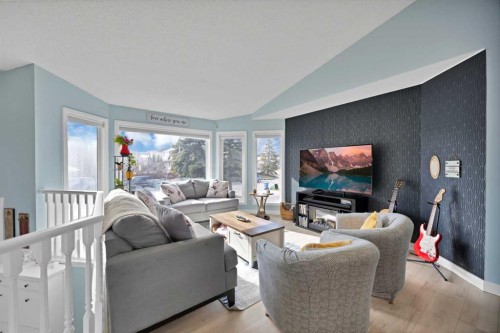 147 Harvest Oak Crescent Ne, Calgary, AB - Indoor Photo Showing Living Room