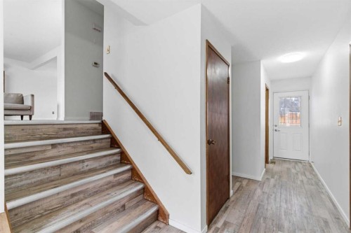 5048 Dalhart Road Nw, Calgary, AB - Indoor Photo Showing Other Room
