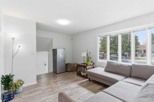 5048 Dalhart Road Nw, Calgary, AB - Indoor Photo Showing Living Room