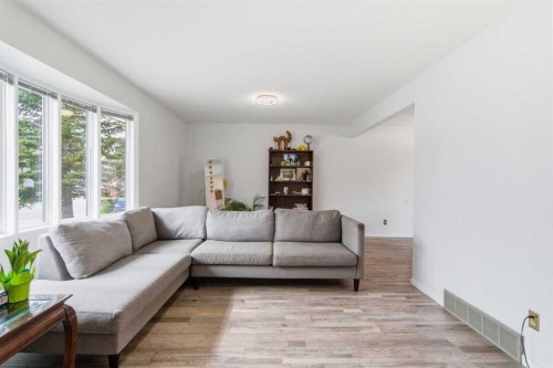 5048 Dalhart Road Nw, Calgary, AB - Indoor Photo Showing Living Room