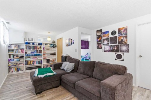 5048 Dalhart Road Nw, Calgary, AB - Indoor Photo Showing Living Room