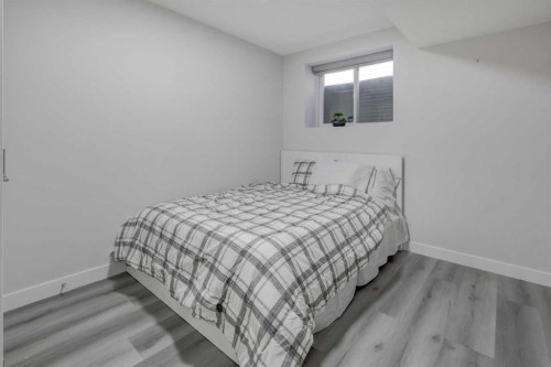 17 Royal Birch Way Nw, Calgary, AB - Indoor Photo Showing Bedroom