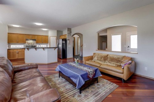 17 Royal Birch Way Nw, Calgary, AB - Indoor Photo Showing Living Room